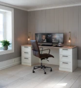 Åsgård kontor. Egghvit med eikeplate